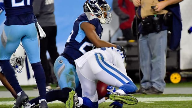 Indianapolis Colts cornerback Chris Milton (28) recovers a kick off fumble by the Tennessee Titans during the first half at Nissan Stadium.